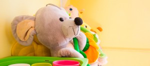 El mejor medio para hacer buenos a los niños es hacerlos felices