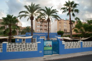 Vista de la puerta principal de la Escuela Infantil L' Escoleta